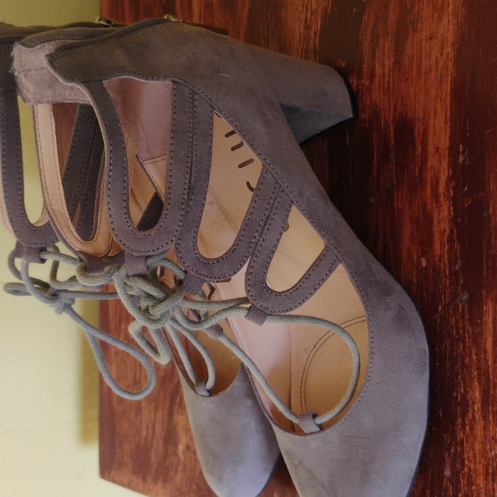 Women's shoes